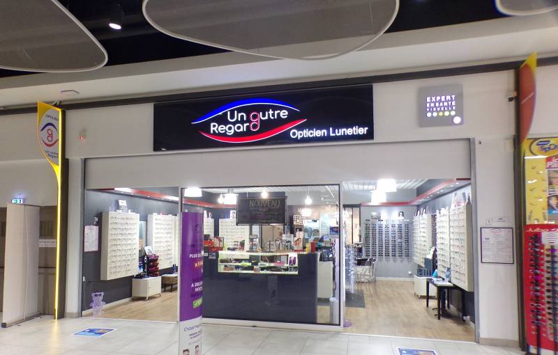 Enseigne personnalisée pour opticien lunetier proche de Port Jérôme sur Seine